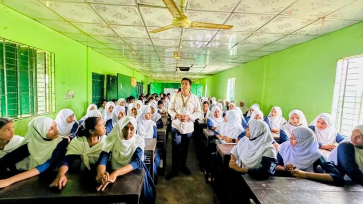 https://daily-bangladeshmirror.com/post/kksbajare-skulgamee-sikshartheeder-swasthz-oo-nirapttay-bisesh-prcarna