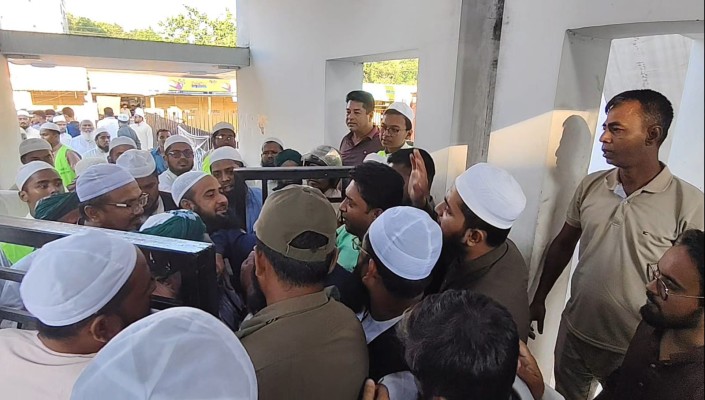 https://daily-bangladeshmirror.com/post/mufti-fyjul-krimke-prbeser-onumti-netakrmeeder-badha-kubite-uttejna