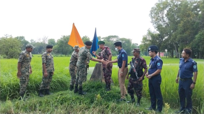 https://daily-bangladeshmirror.com/post/kumilla-seemante-biesefer-hate-atk-dui-pulis-sdsz-15-ghnta-pr-fert