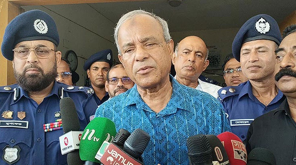 গোপালগঞ্জে দাফন করা মরদেহ কবর থেকে তুলে ময়নাতদন্ত করা হবে: স্বরাষ্ট্র উপদেষ্টা